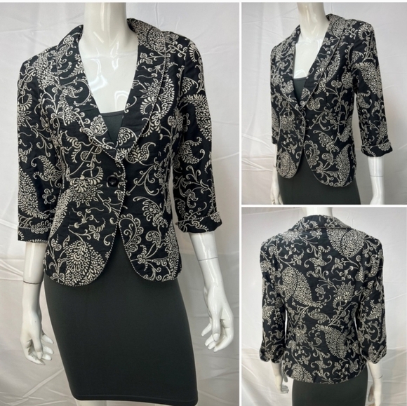 CAbi Eliza Tapestry Brocade Embroidered Black and Cream Jacket Blazer Size 2 EUC - Picture 2 of 16